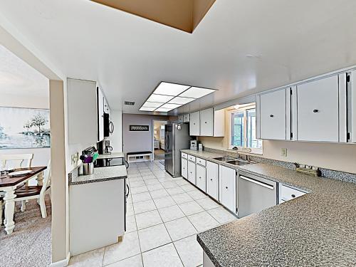 Waterfront Home With Stunning Views, Pool, Boat Dock Home