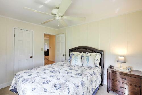 Tropical Ormond Beach Bungalow With Patio And Grill!