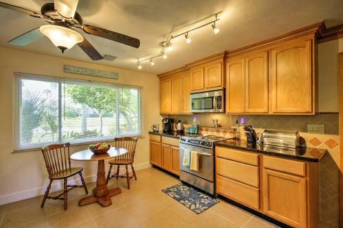 Tropical Ormond Beach Bungalow With Patio And Grill!