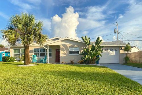 Bright Bungalow With Grill, Walk To Ormond Beach
