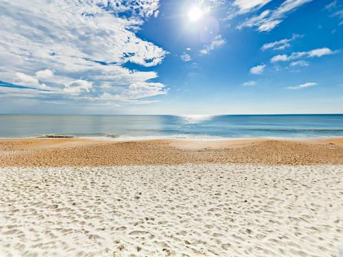 Apartamento Ocean-view Cinnamon Beach Getaway With Pools & Gym Condo