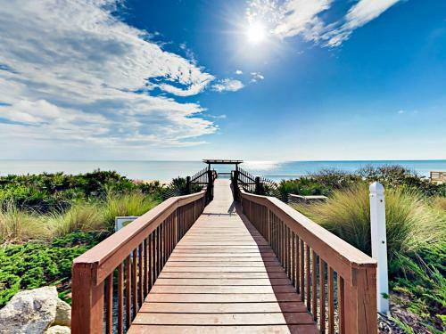 Apartamento Ocean-view Cinnamon Beach Getaway With Pools & Gym Condo