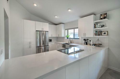Apartamento Modern Palm Beach Apt With Pool Access And Crib!