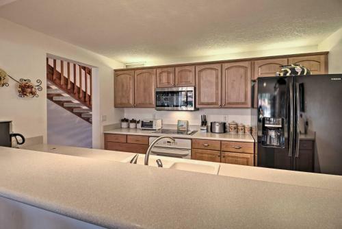 Relaxing Palm Beach Getaway With Pool Access
