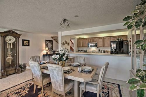 Relaxing Palm Beach Getaway With Pool Access