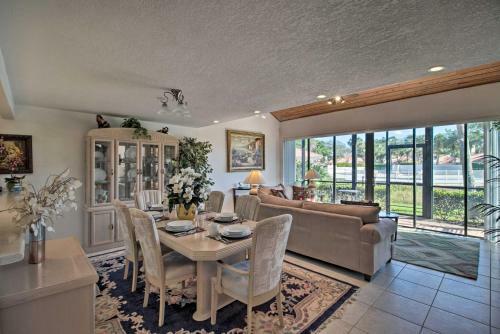 Relaxing Palm Beach Getaway With Pool Access