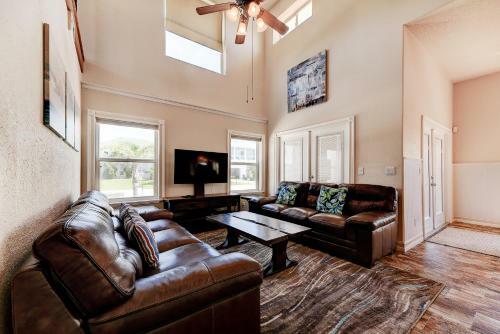 Sunshine Beach, 3 Bedrooms, Private Pool, Wifi, Pet Friendly, Sleeps 8