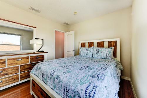Sunshine Beach, 3 Bedrooms, Private Pool, Wifi, Pet Friendly, Sleeps 8