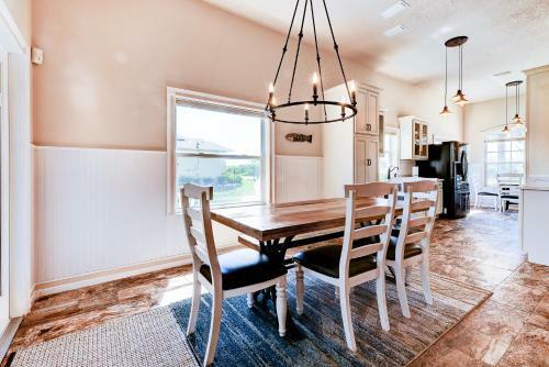 Sunshine Beach, 3 Bedrooms, Private Pool, Wifi, Pet Friendly, Sleeps 8