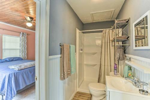 Charming Bid-a-wee Beach Cottage With Fire Pit
