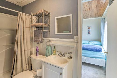 Charming Bid-a-wee Beach Cottage With Fire Pit