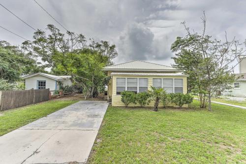 Charming Bid-a-wee Beach Cottage With Fire Pit