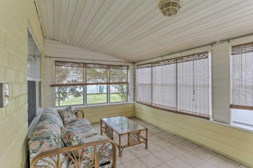 Charming Bid-a-wee Beach Cottage With Fire Pit