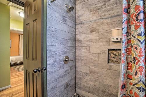 Tropical Palm Harbor Retreat With Lanai And Patio