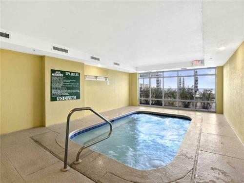 Apartamento Twin Palms 1805, Beach Chairs, 2 Bedrooms, Beachfront, Pool Access, Spa, Sleeps 6