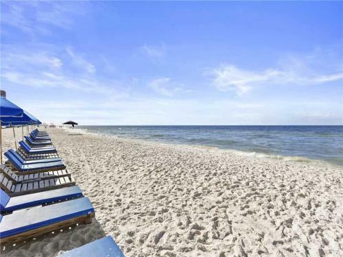 Apartamento Twin Palms 1805, Beach Chairs, 2 Bedrooms, Beachfront, Pool Access, Spa, Sleeps 6