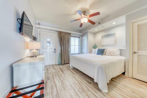 Carillon Beach Inn