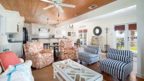 Lagunas Little Cottage By Blueswell