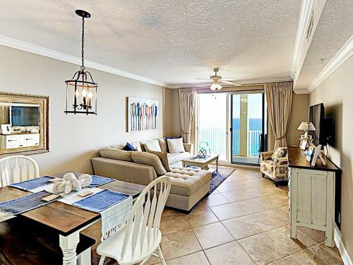 Apartamento New Listing! Beachfront Bliss With Boundless Views Condo