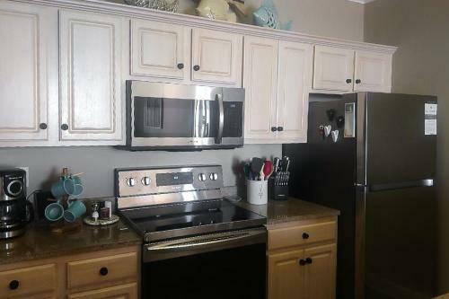 Apartamento New Listing! Beachfront Bliss With Boundless Views Condo
