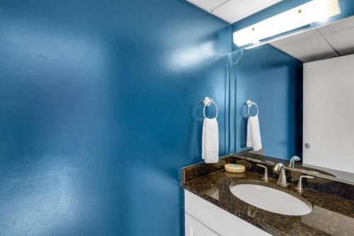 Edgewater Tower 1 Unit 1206 (3/3)