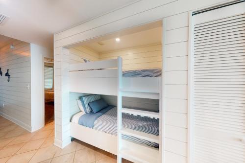 Aqua Beach Resort Unit 2004