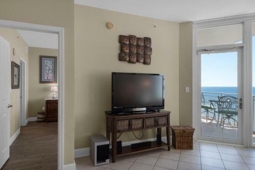 1510-1b/2 Bath - New Flooring 2017 - 50" Flat Screen Tv