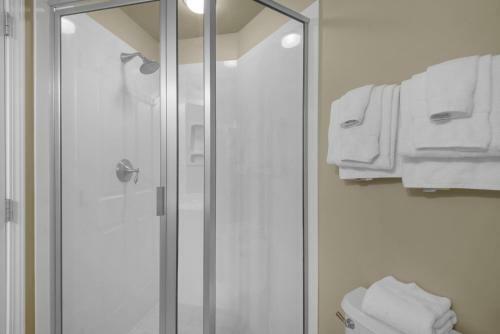 1510-1b/2 Bath - New Flooring 2017 - 50" Flat Screen Tv