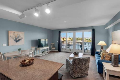 Laketown Wharf 116 (1/2)