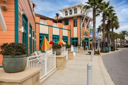 Laketown Wharf 116 (1/2)