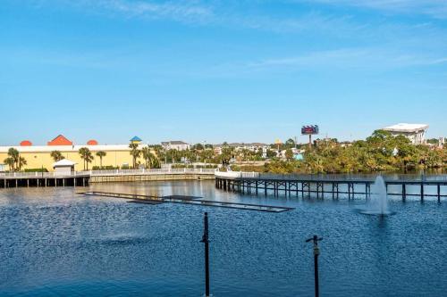 Laketown Wharf 116 (1/2)