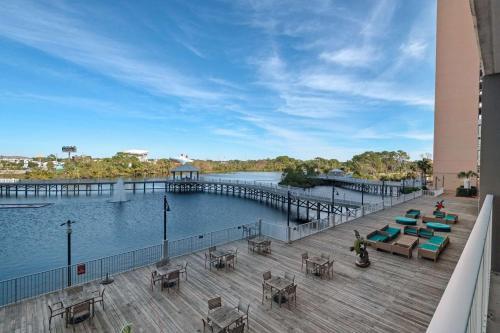 Laketown Wharf 116 (1/2)