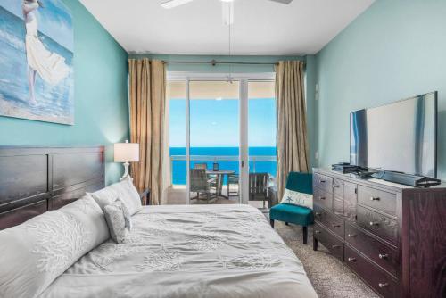2208 - 1b2 Bath With Bonus Room. Newly Renovated December 2017!