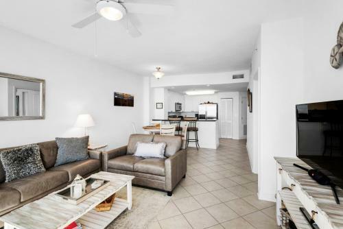 Aqua 1610 - 1b/2 Bath - New Owners!!!