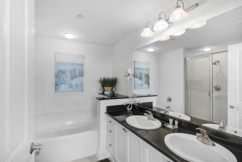 Aqua 1610 - 1b/2 Bath - New Owners!!!
