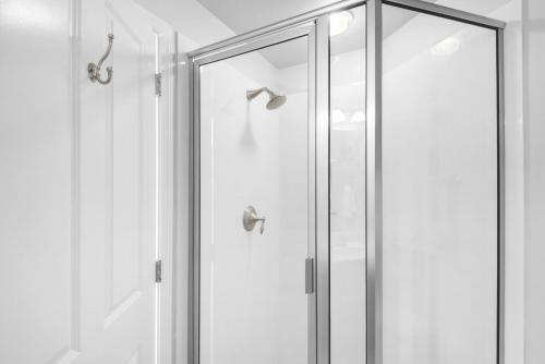 Aqua 1610 - 1b/2 Bath - New Owners!!!