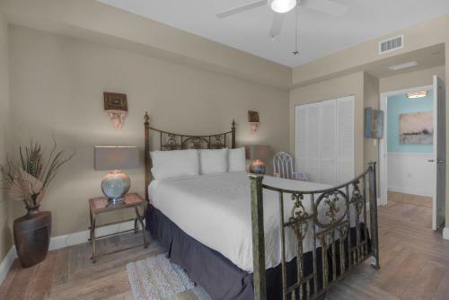 Aqua 1711 - 2b/2 Bath Gulf Front! - Renovated 2018!