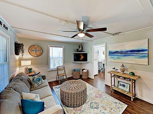 New Listing! Laguna Beach Home - 2 Blocks To Gulf Home