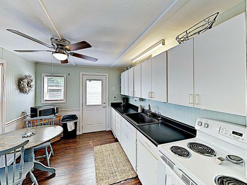 New Listing! Laguna Beach Home - 2 Blocks To Gulf Home