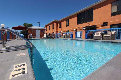 Hotel Pensacola, Formerly Luxury Suites