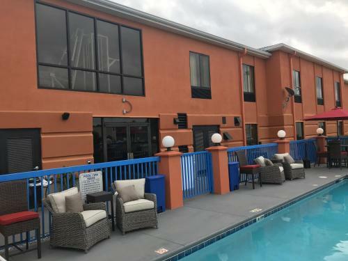 Hotel Pensacola, Formerly Luxury Suites