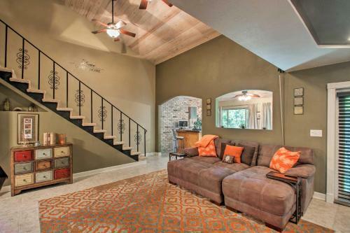 Pensacola Townhome With Patio, 4 Miles To Beach!