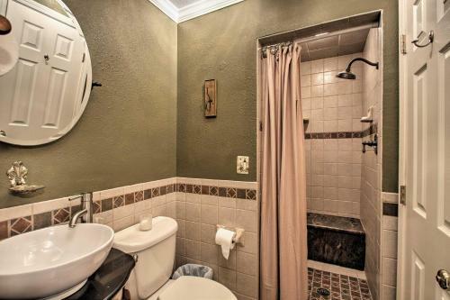 Pensacola Townhome With Patio, 4 Miles To Beach!
