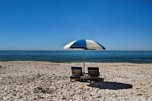 Pensacola Townhome With Patio, 4 Miles To Beach!