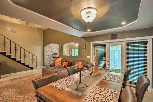 Pensacola Townhome With Patio, 4 Miles To Beach!