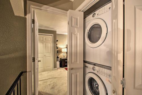 Pensacola Townhome With Patio, 4 Miles To Beach!
