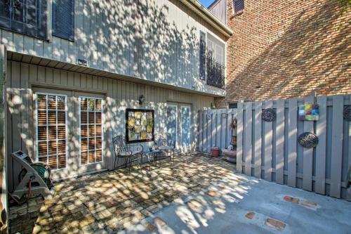 Pensacola Townhome With Patio, 4 Miles To Beach!