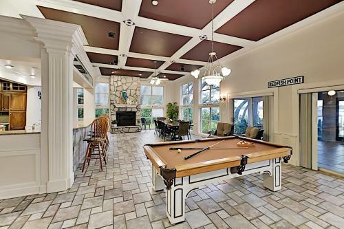 Lavish Waterfront Home With Private Dock & Beach Home