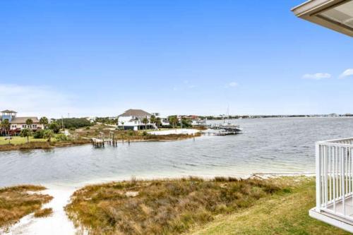 Vs482 - Spacious Unit On Little Sabine Bay