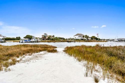 Vs482 - Spacious Unit On Little Sabine Bay